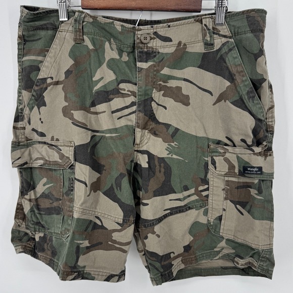 Wrangler Camo Cargo Shorts Mens 38 Relaxed Fit Woodland Casual Baggy Y2K - Picture 1 of 4